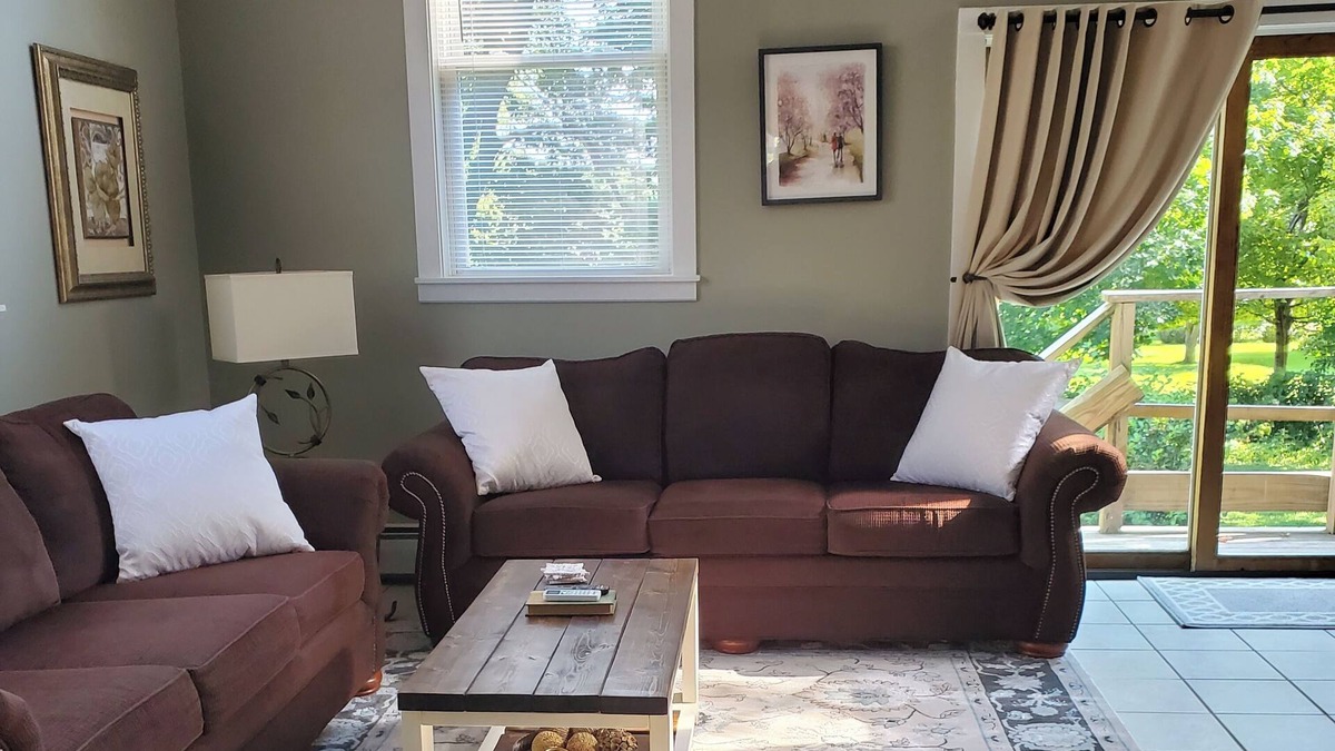 East Haven  Rutland County Apartment | Charming, Large, 2-bedroom apartment with AC, and fast WIFI. Self-Check In.