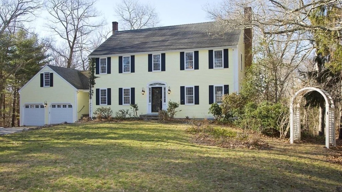 Minot House | Charming large 4-bedroom house in Scituate 1 mile from beach