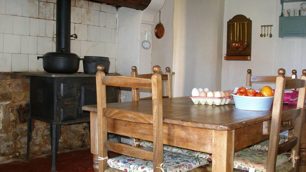 Vindefontaine House | Charming large house in a rural village with mature enclosed gardens