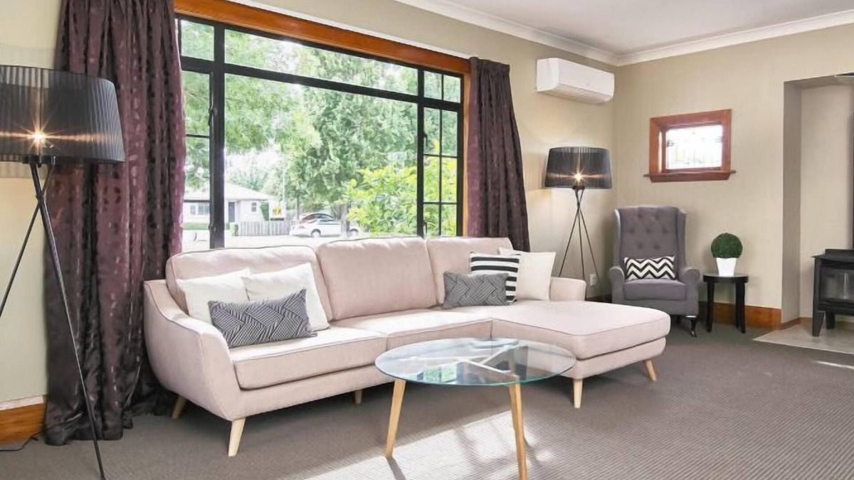 Christchurch House | Charming Large Home | Perfect for Families, Groups & Business Stays, great value