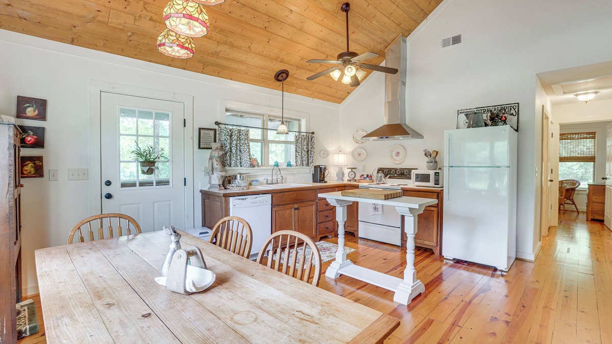 Lawley Cottage | Charming Lawley Cottage: Deck, Fire Pit & Yard!