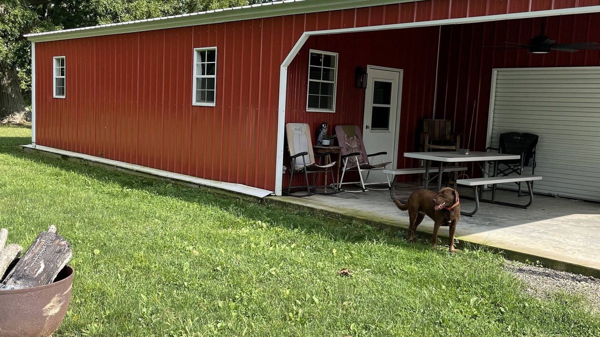 Janesville Apartment | Charming Little Red Shed in the Country