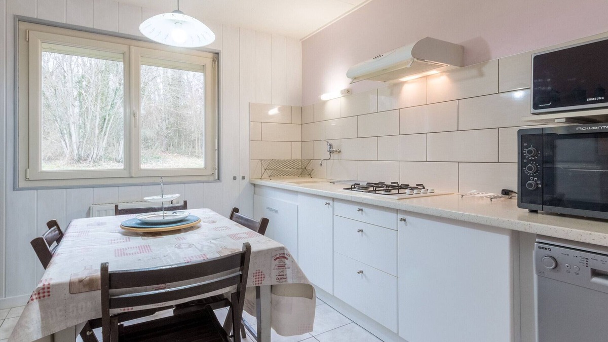 Gy Cottage | Charming lodge by the pond in Gy
