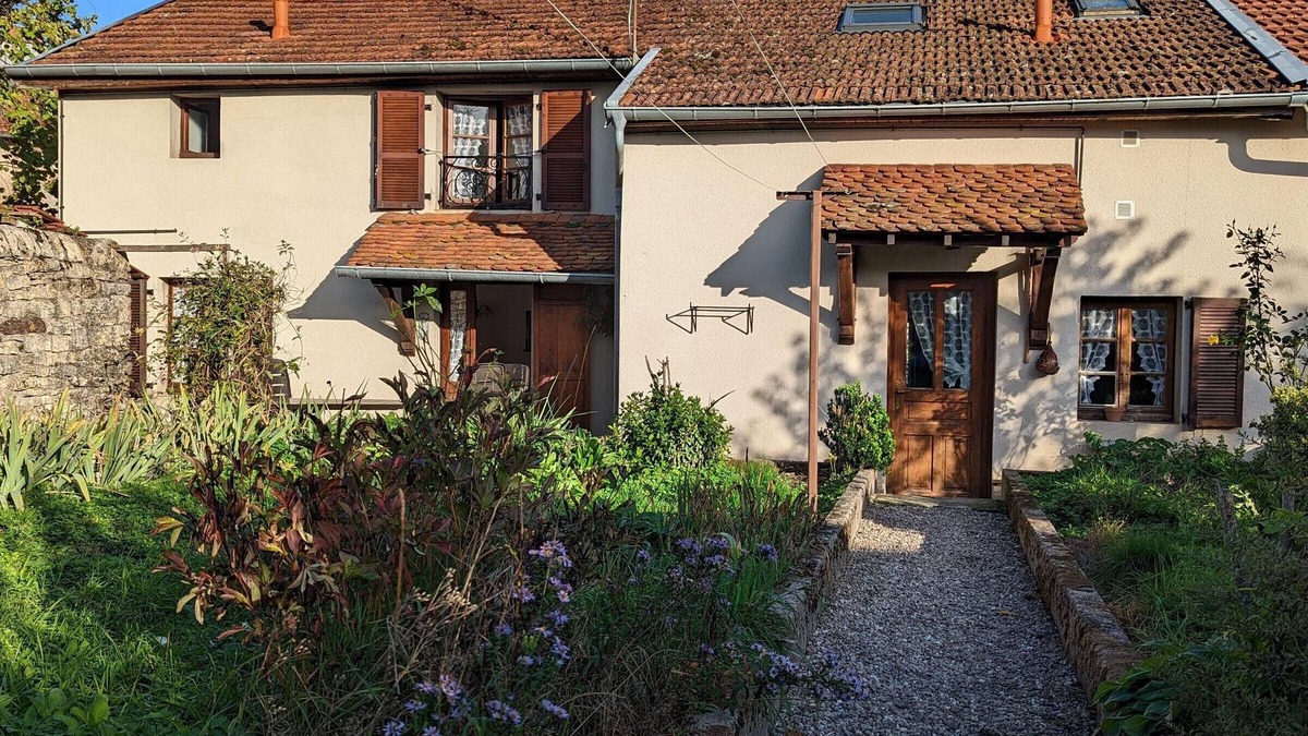 Vauvillers Cottage | Charming lodgings near Luxeuil-les-Bains, pets welcome