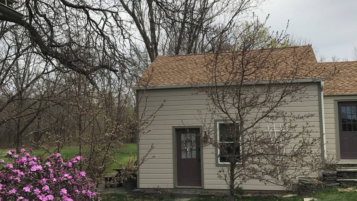 Germantown Cottage | Charming loft cottage in tranquil Germantown with WiFi, AC