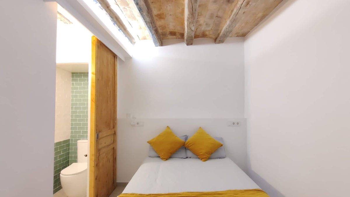 Vic - Remei Apartment | Charming Loft in the Historic Center of Manresa.