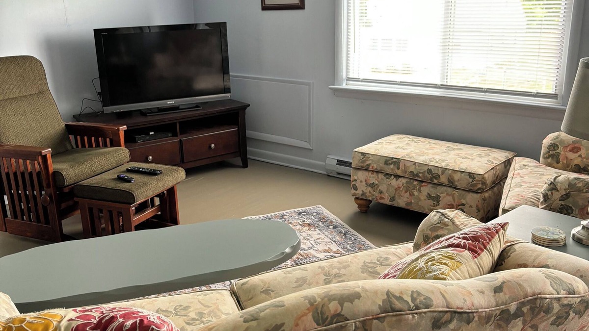 Luray Apartment | Charming, Loft with Mountain View’s on 200 acre Farm.