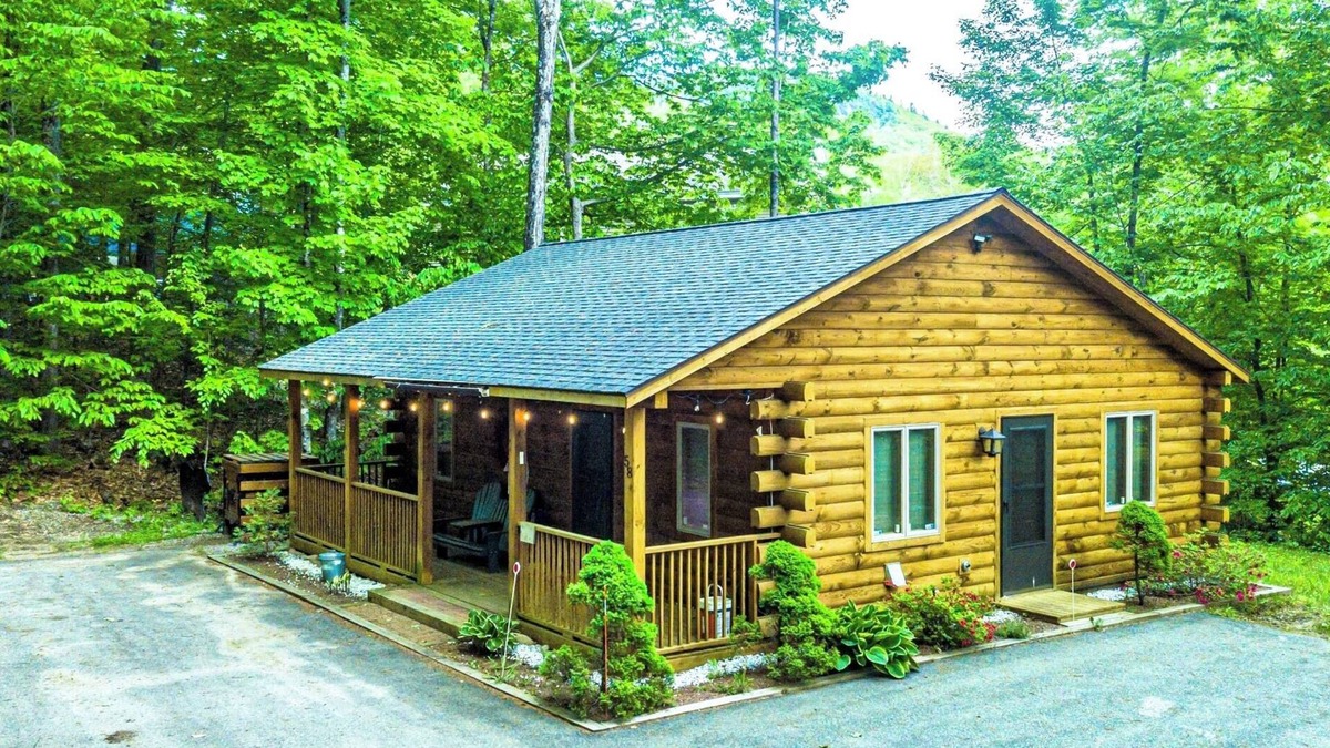 Intervale Cabin | Charming Log Cabin Getaway in the White Mountains