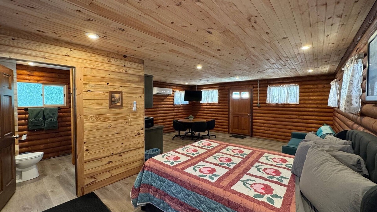 Cambridge Cabin | Charming log cabin on back gravel road with peace, quiet & the amenities of home