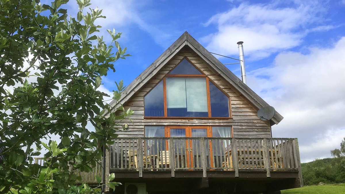 Dallavich Cabin | Charming log cabin with great views over beautiful Loch Awe and mountains beyond