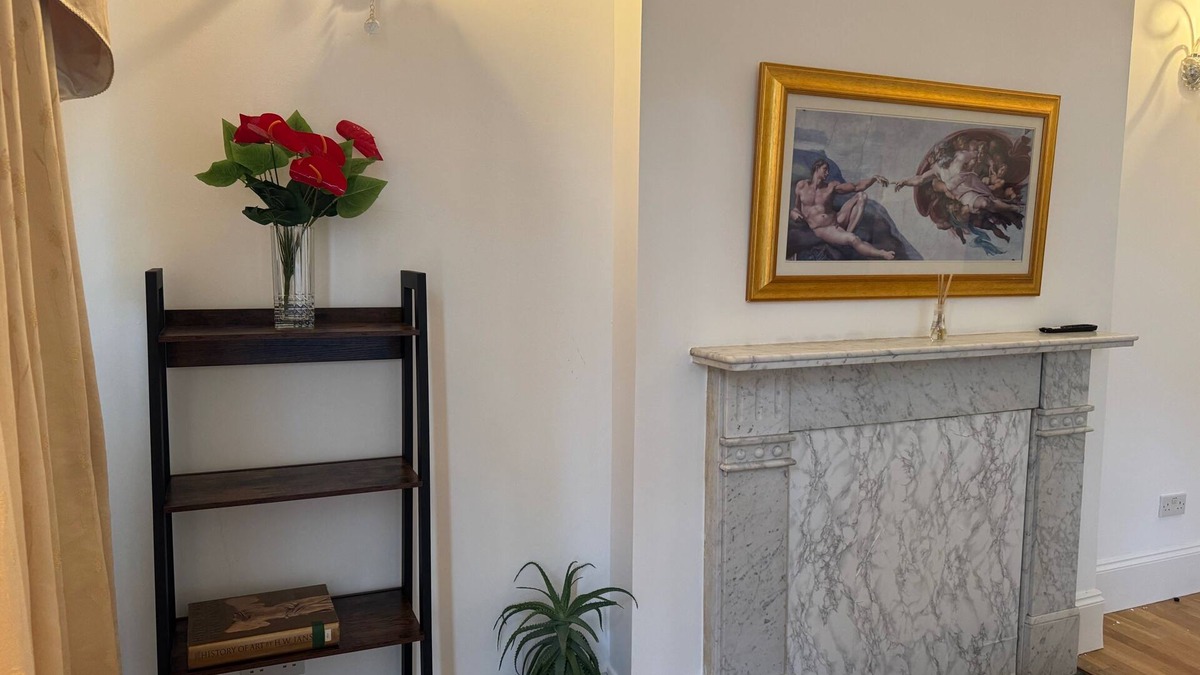 Charlton Apartment | Charming London Apartment with 2 Bedrooms