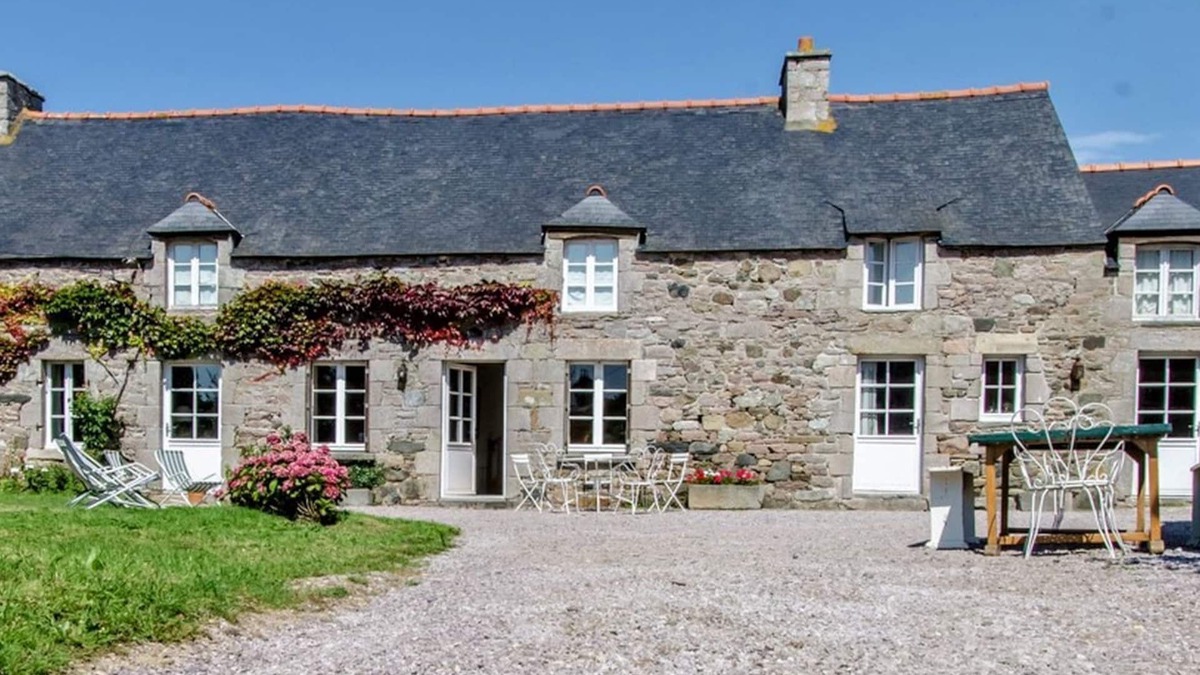 Plevenon House | Charming longère, quiet location, sleeps 10-12, Cap Fréhel. Beaches and GR 34 5 minutes away.