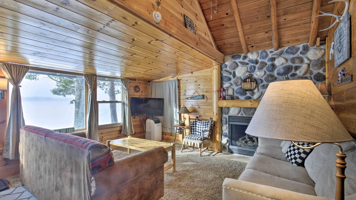St Germain Cabin | Charming Lost Lake Cabin: Fish, Boat & Hunt!