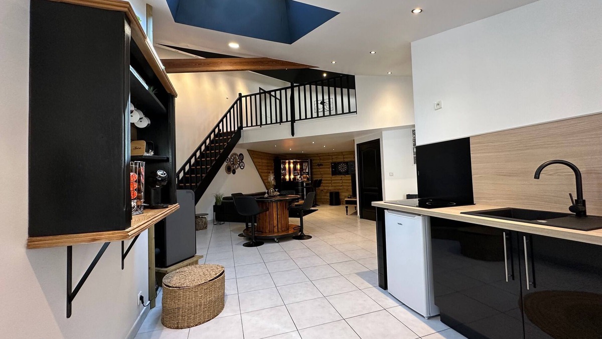 Bogny-sur-Meuse Apartment | Charming Love Room with private spa Romantic getaway 2 steps from Belgium