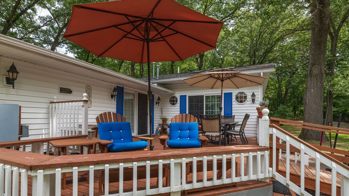 Fennville Cottage | Charming Lower Scott Lake 3 bedroom home