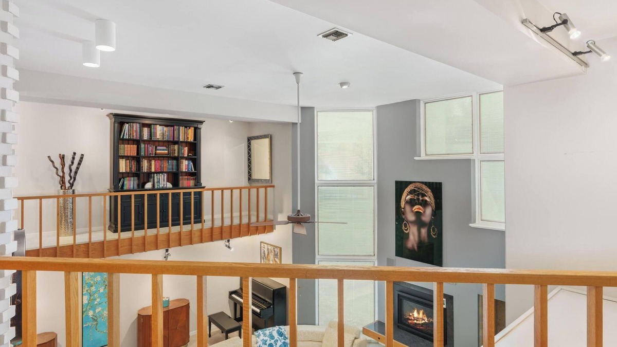 Allentown House | Charming Luxury 2-bedroom building in lovely Allentown with AC, fitness room