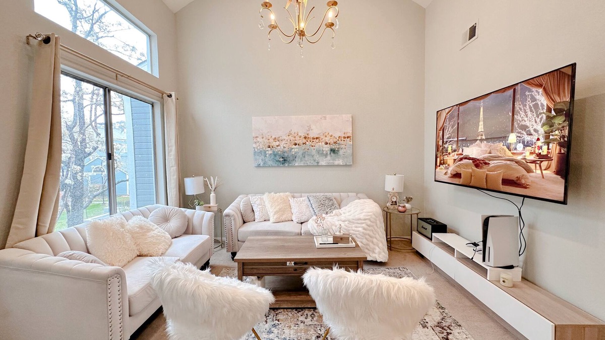 Redwood Shores House | Charming Luxury 2BR w/Monitor & Adjustable desk