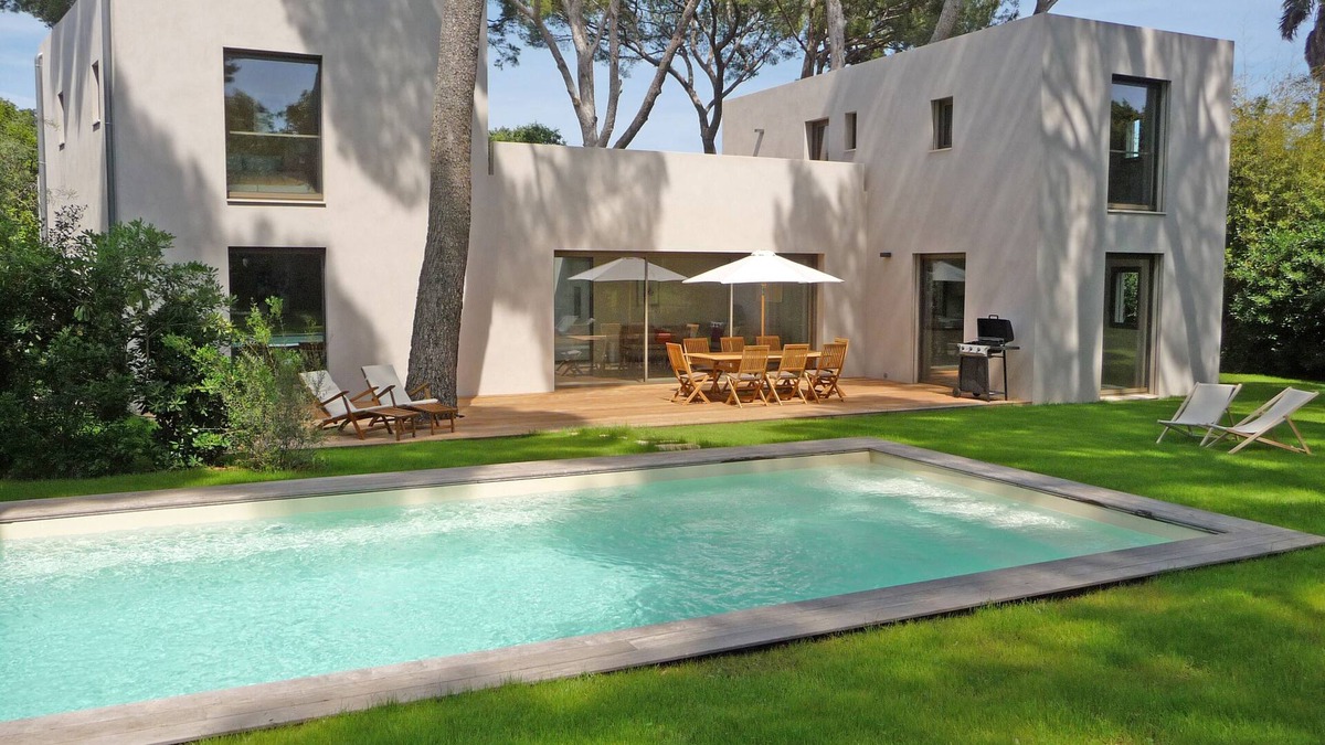Cap-d'Antibes Villa | CHARMING LUXURY VILLA 200m2 in unspoiled nature 3000m2 near the Garoupe