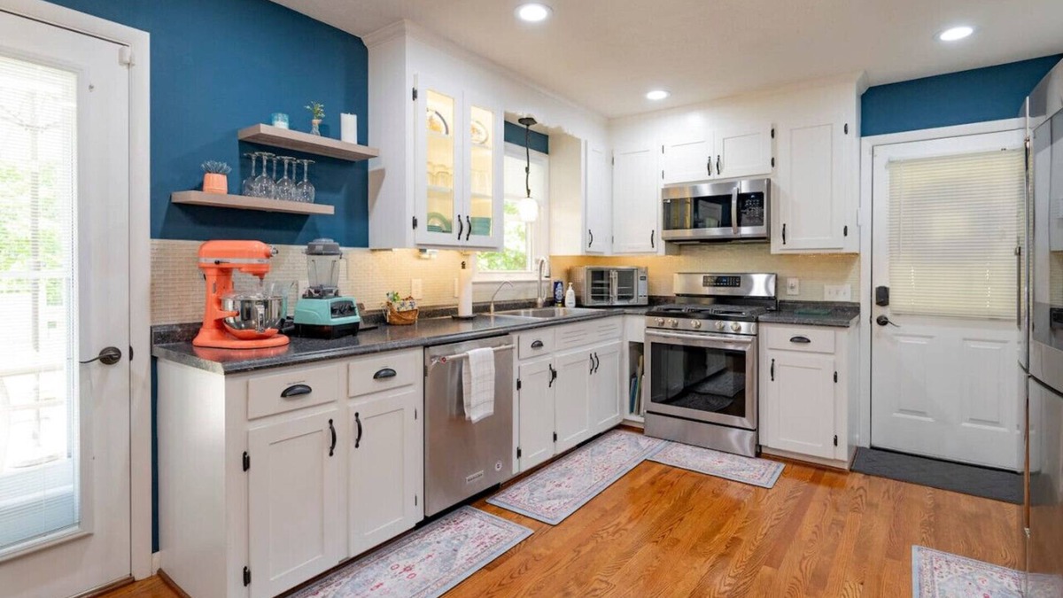 Lynchburg House | *Charming Lynchburg Haven | Comfort & Convenience!
