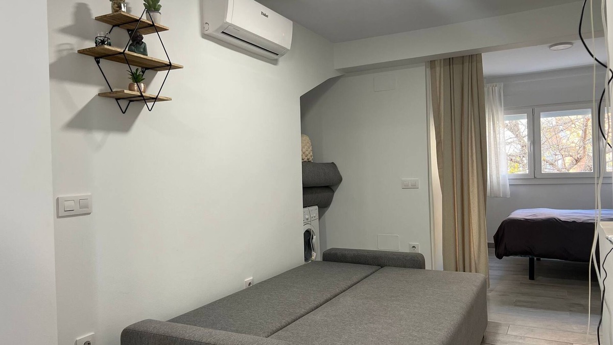 El Pilar Apartment | Charming Madrid Apartment: Explore the Heart of the City from Your Cozy Retreat!