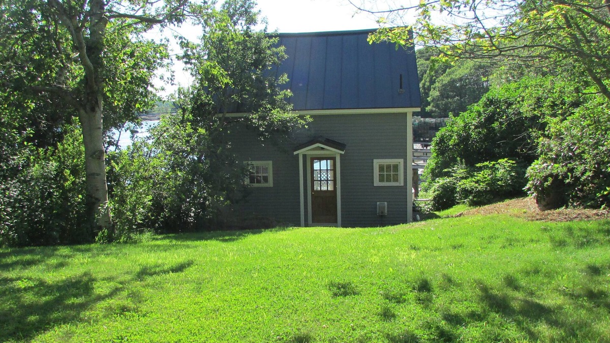 Sebascodegan Island Cottage | Charming Maine cottage overlooking the working waterfront.