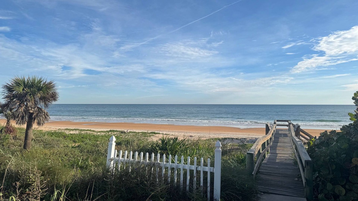 Ormond Beach Cottage | Charming Mako Beach Cottage, 2-bedroom with WiFi, AC in amazing Ormond Beach