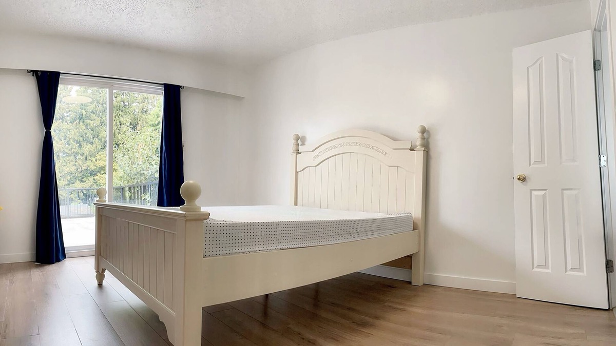 Richmond House | Charming master bedroom with AC, WiFi in a Richmond house
