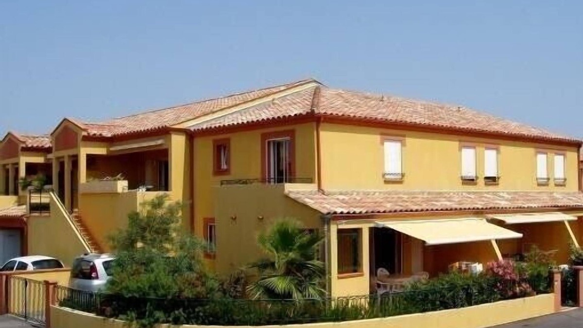 Valras-Plage House | Charming Mediterranean residence, swimming pool, large private gated community. 3 keys