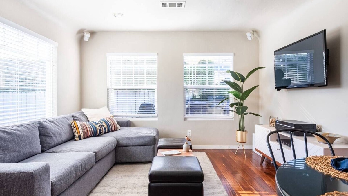 North Park House | Charming Mid-Century Craftsman ~ Hot Tub Serene Yard