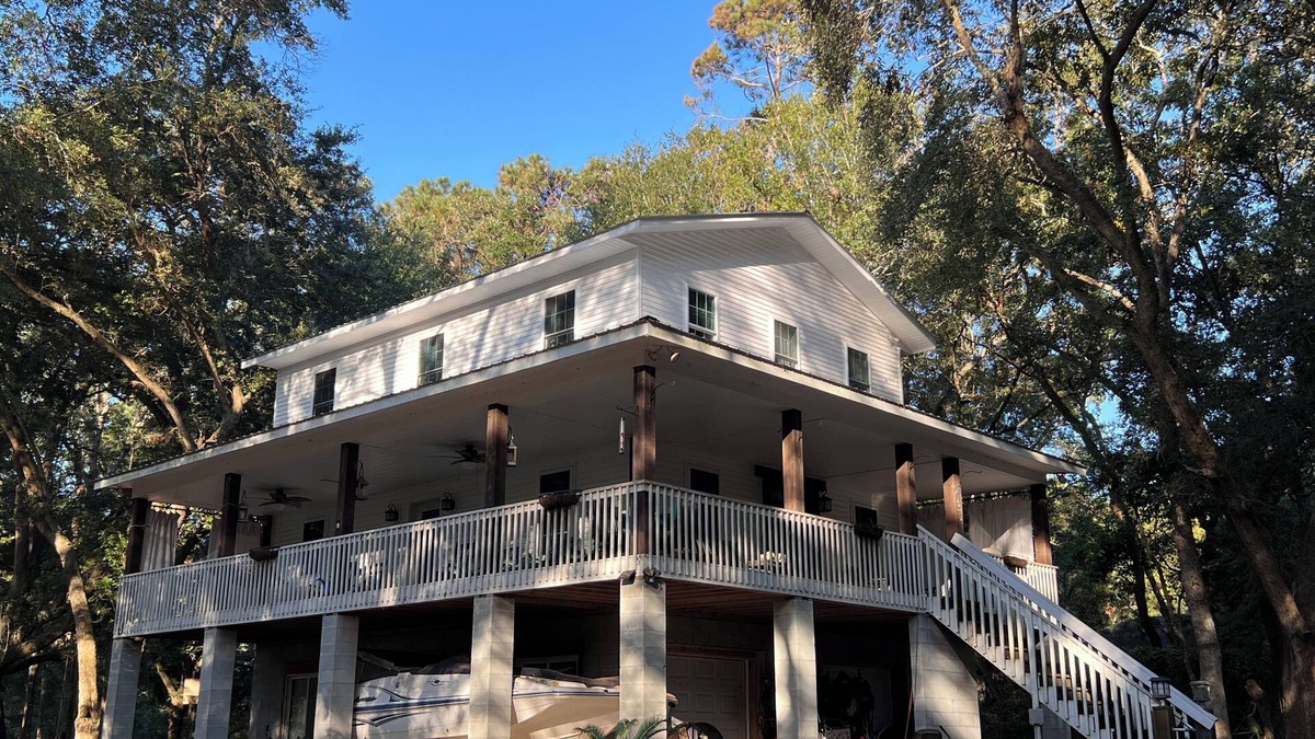 Edisto Island House | Charming Mid/Long Term Rental , Fast Fiber Internet, Big Covered porch, 3bdrm