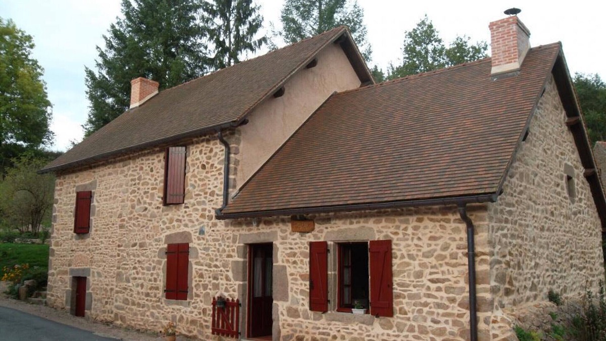 Barrais-Bussolles Cottage | Charming Mill House with Pond, Waterfall, and Family Activities Near Vichy