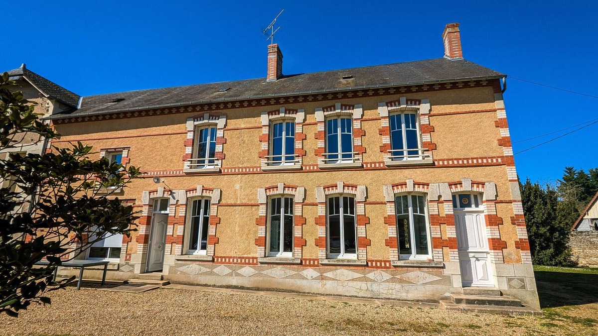 Chabris Cottage | Charming Mill Retreat in Berry: Riverfront, Sleeps 12, Near Castles & Zoo