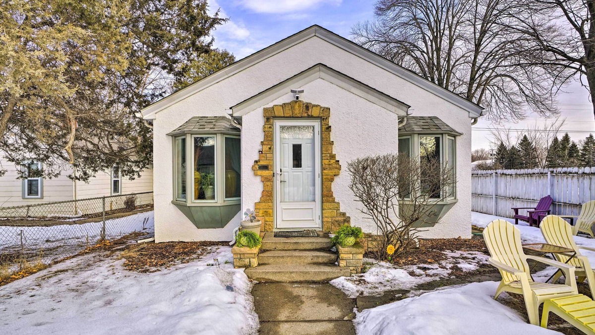 Morris Park Cottage | Charming Minneapolis Cottage Near Airport!