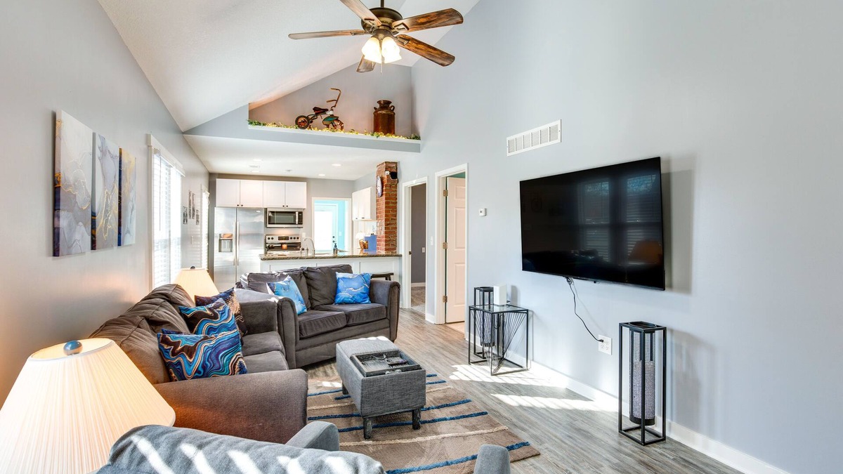 Pleasant Hill House | Charming Missouri Home < 1 Mi to Katy Trail!