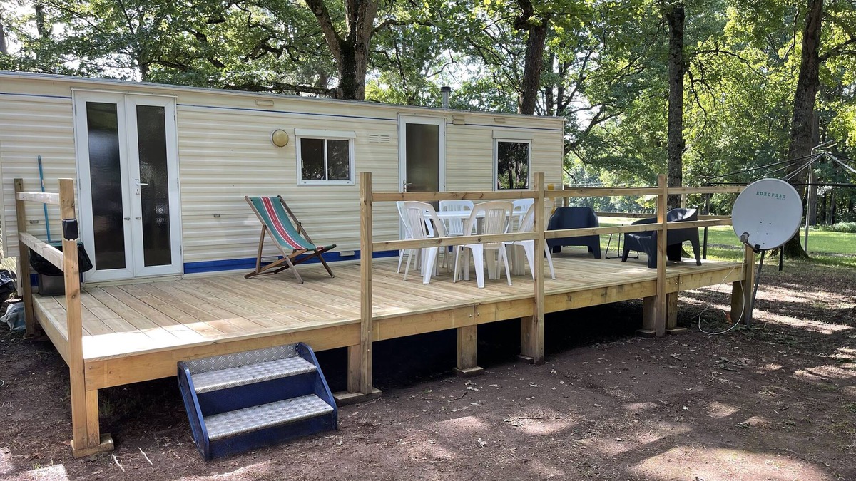 Braize House | Charming Mobile Home with swimming pool in Saint Bonnet Troncais.