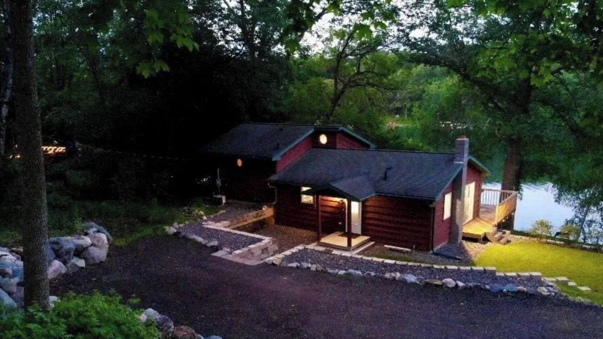Almelund Cabin | Charming modern 2-bedroom lakeside-cabin in excellent Centuria with WiFi, AC