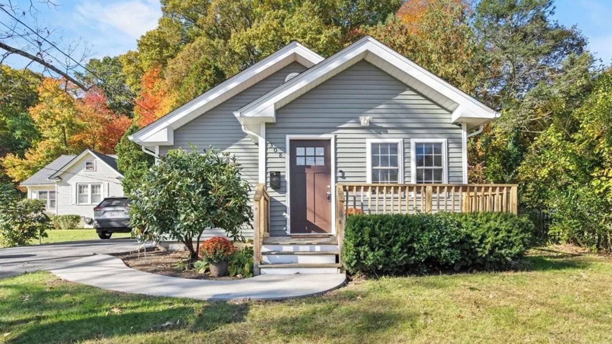 Worcester House | Charming Modern 3-bdrm house. Stroll to Lake Quinsigamond in Worcester