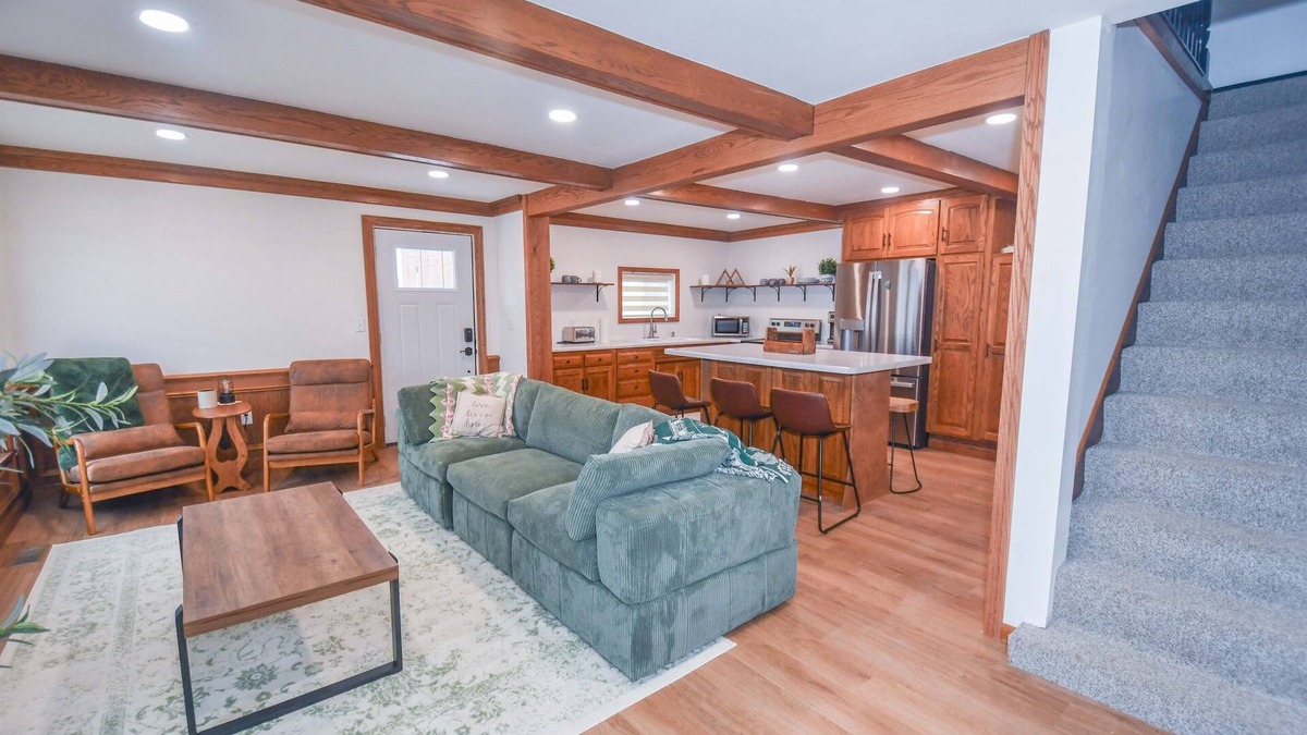 Walnut Creek House | Charming Modern Amish Home l Family Friendly