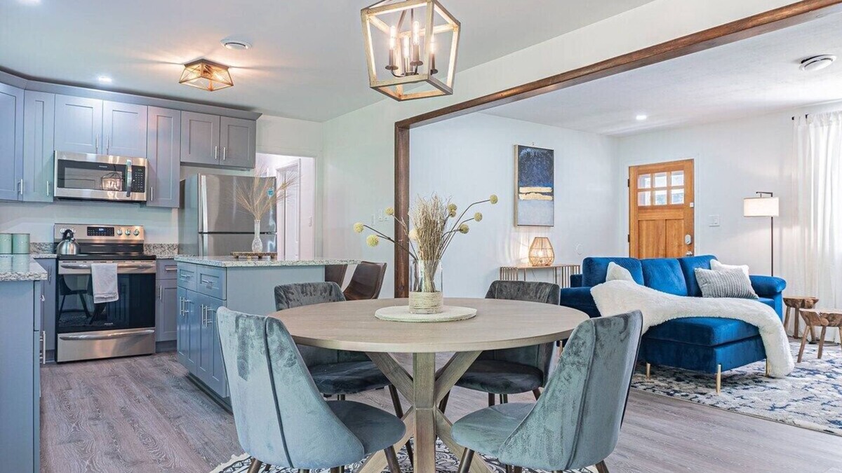 Snellville House | Charming Modern Home