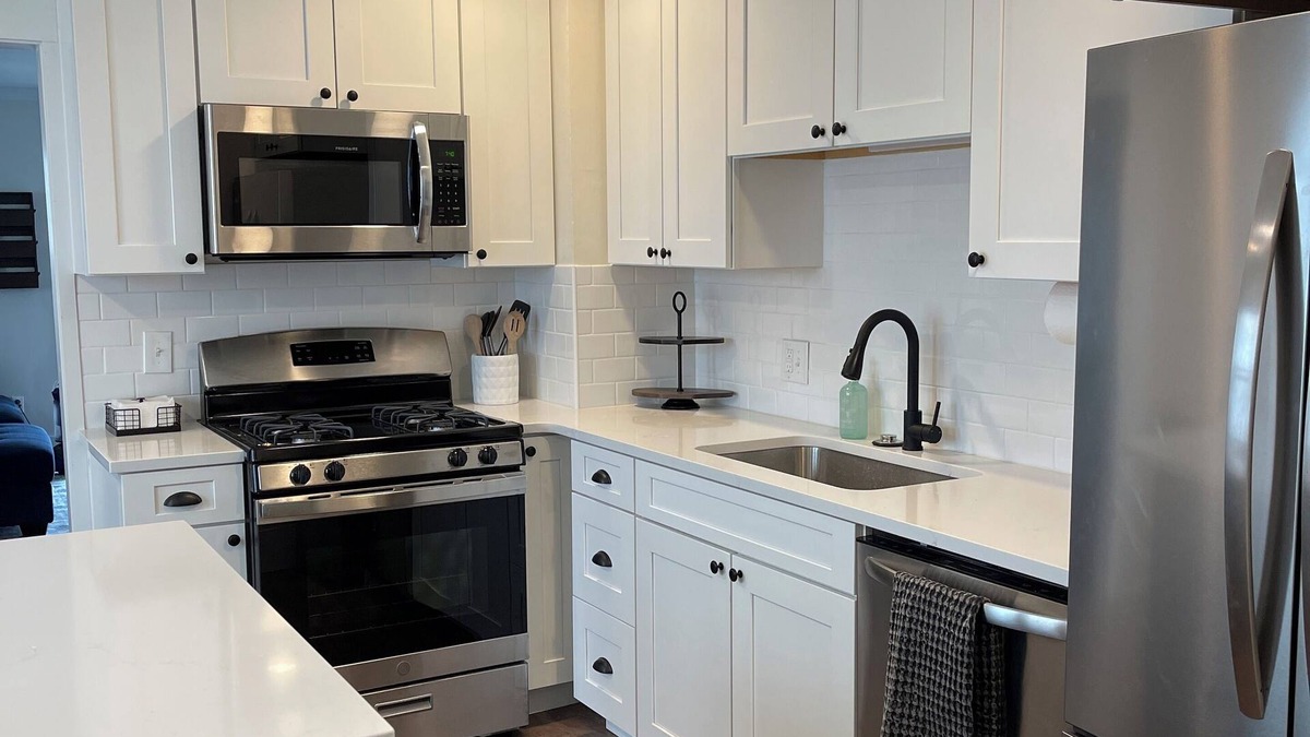 Midtown Apartment | Charming Modern Midtown in Vibrant area!
