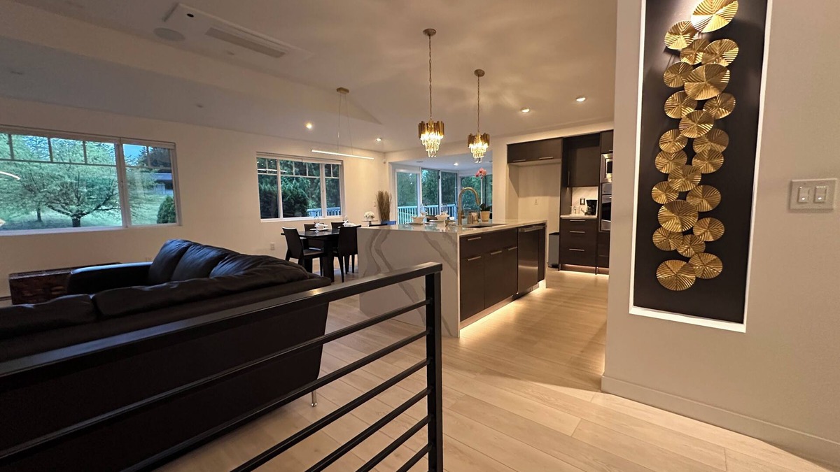 Inglewood-Finn Hill House | Charming Modern Nest in Northwest.