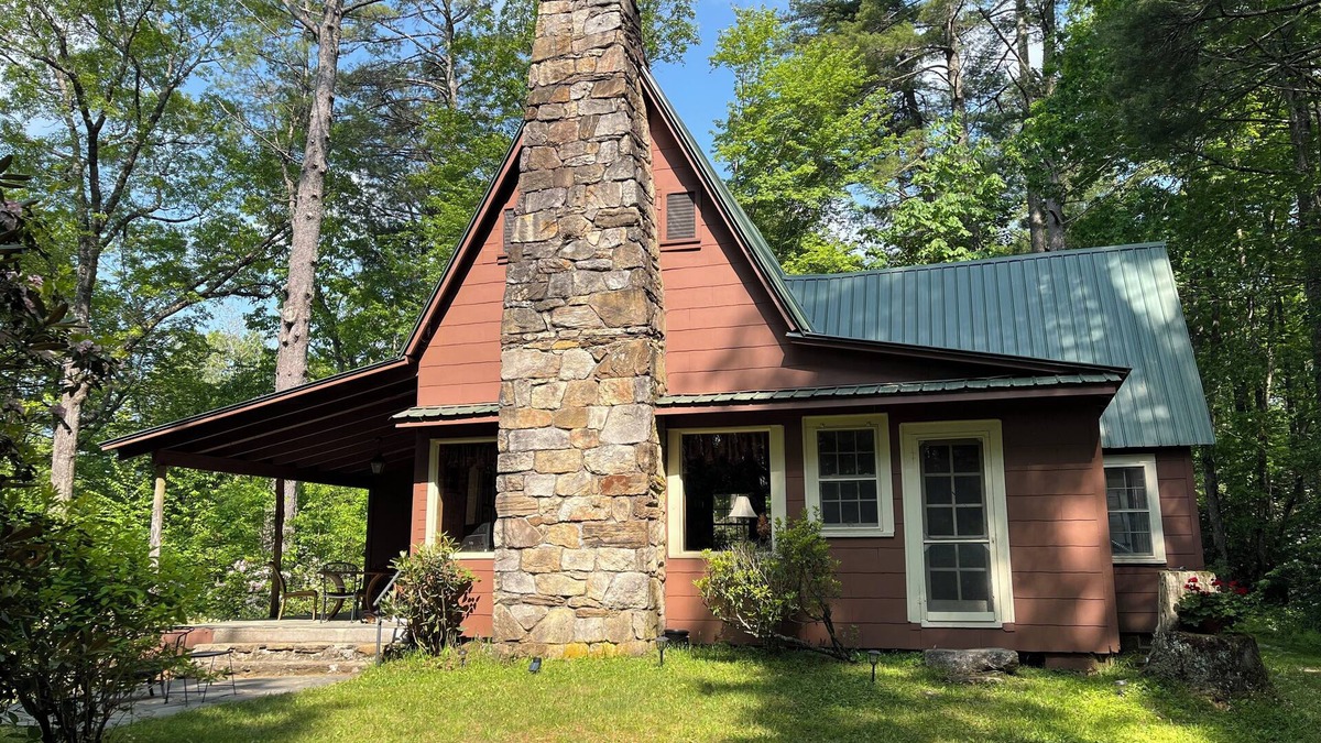 Highlands Cabin | Charming Mountain Cabin w/Waterfall, 3 mi. to Highlands Center