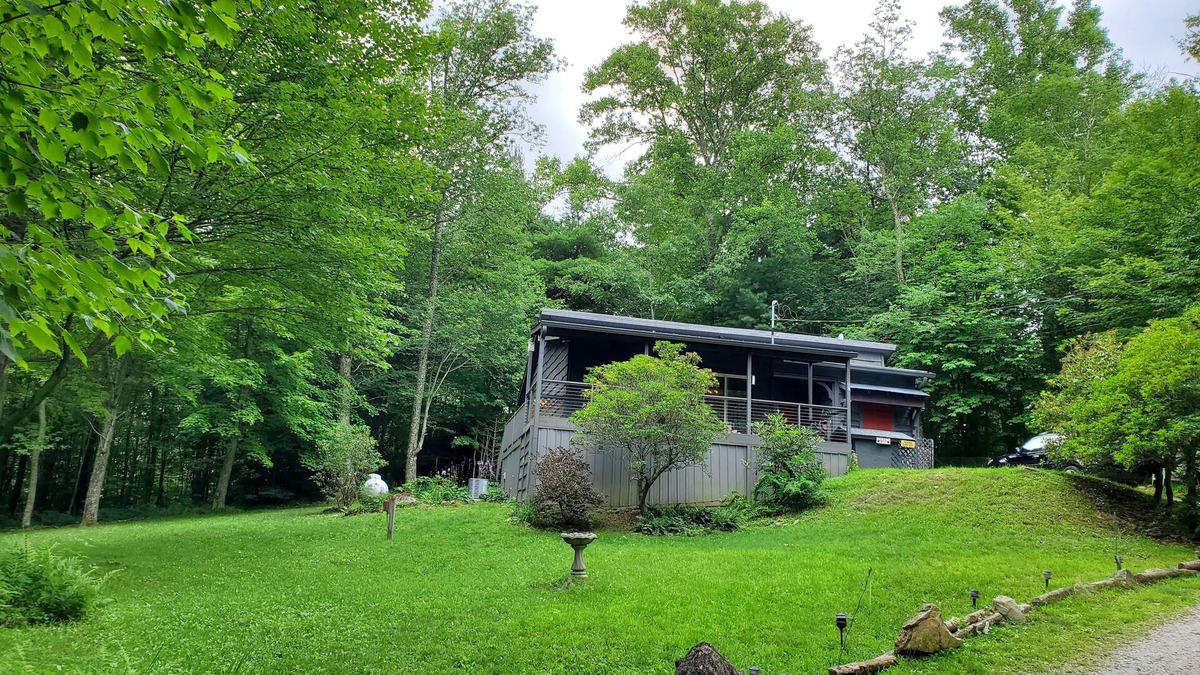Cullowhee House | Charming Mountain Cottage close to Cashiers, Highlands and Lake Glenville, NC