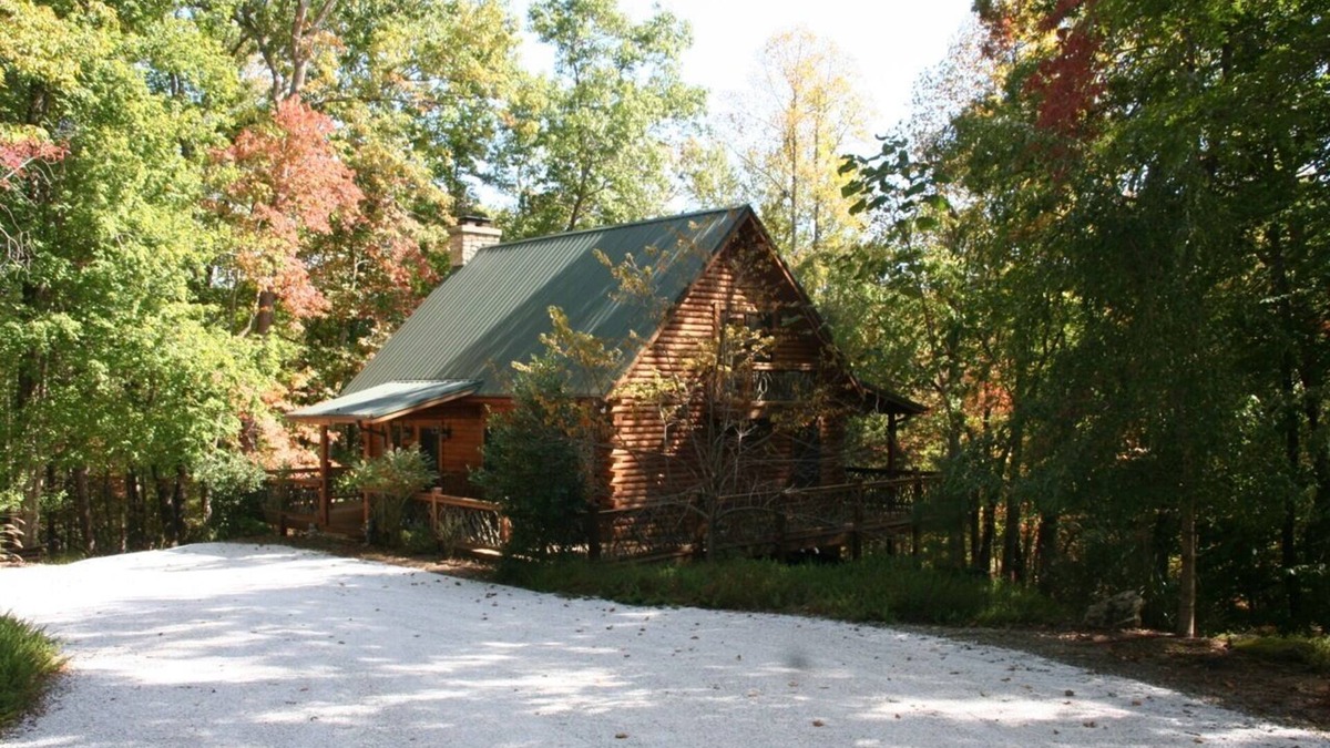 Horse Shoe Cabin | Charming Mountain Getaway - Red Fox Den. Minimum 2 days—-maximum 14 days)