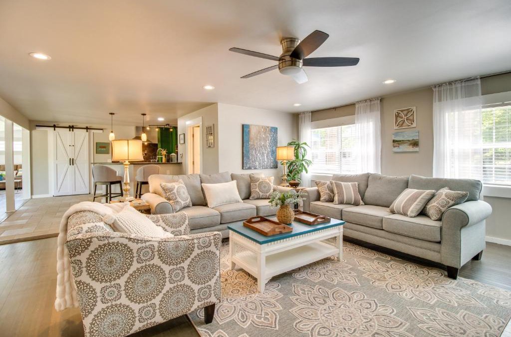 Mountain Home House | Charming Mountain Home Retreat Walk to Marina!