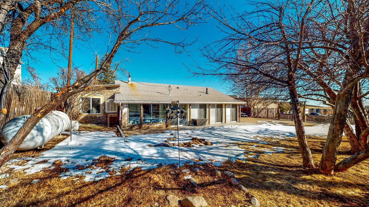 Rye House | Charming Mountain Stay w/ Enclosed Yard & Grill