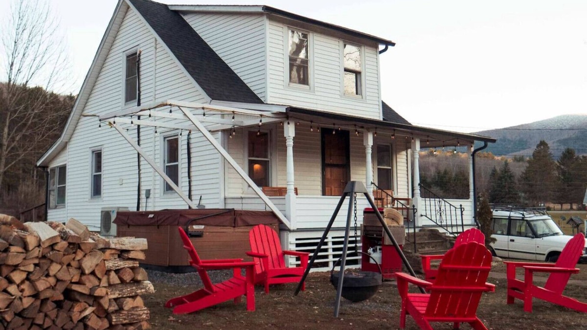 West Kill Cottage | Charming Mtn Stay | Views, Hot Tub, Prime Location