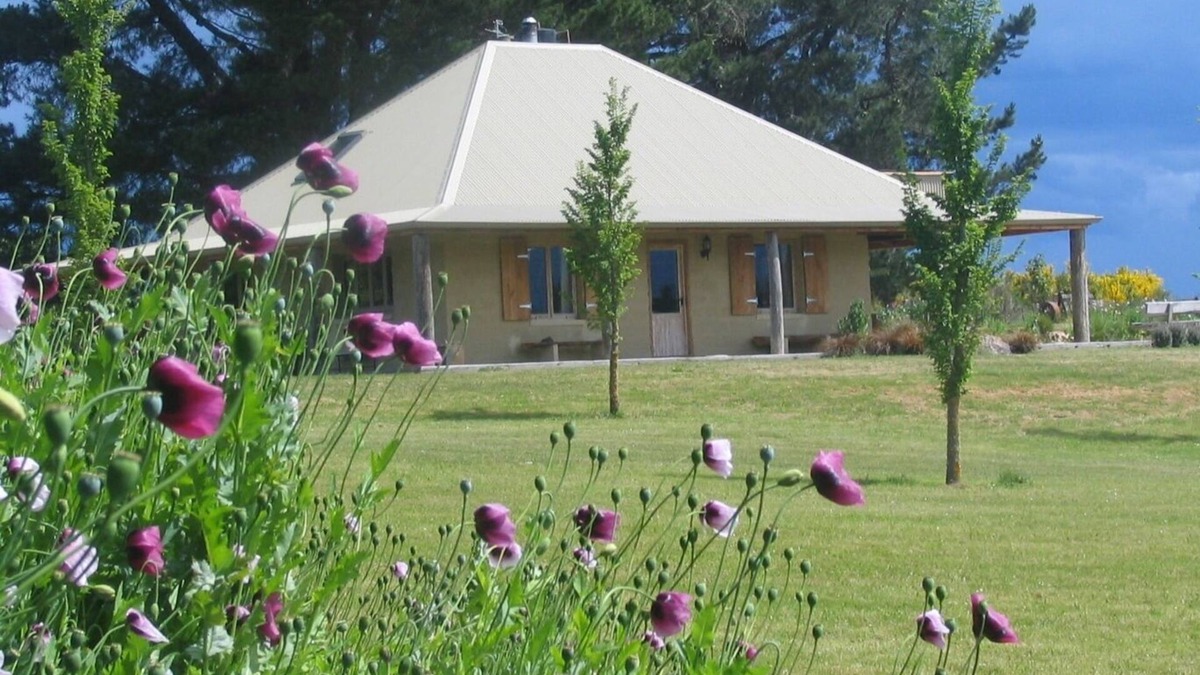 Fernside Cottage | Charming Mudbrick Country Cottage
