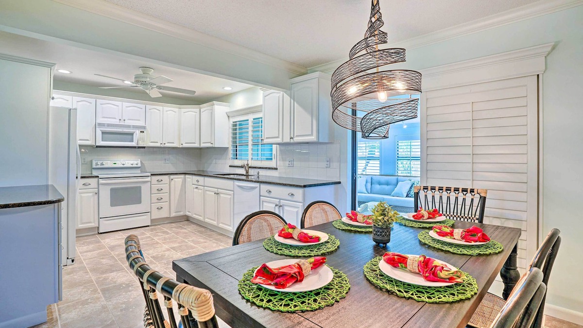 Central Naples Cottage | Charming Naples Home w/Patio ~ 5 Mi to Beach