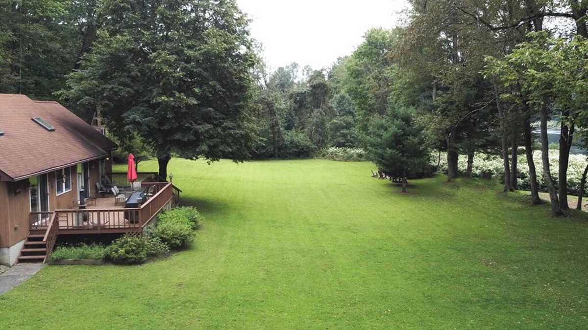 Narrowsburg House | Charming Narrowsburg Escape – River Access, Huge Yard, Minutes from Main Street